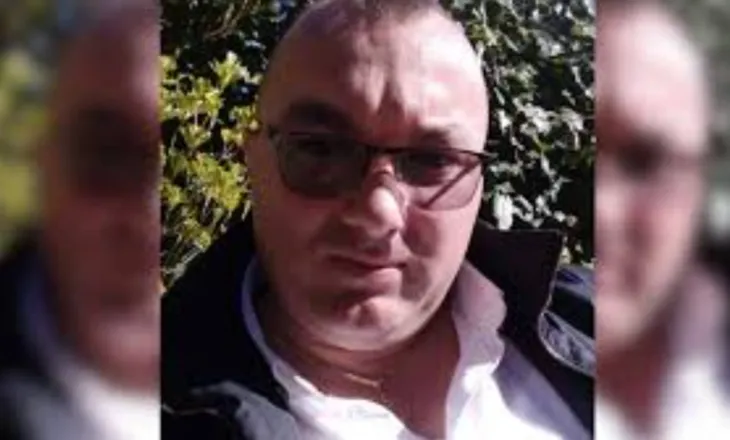 Efektivi i policisë ishte duke drejtuar mjetin në autostradën Tiranë-Durrës, humb jetën në moshën 45-vjeçare pas arrestit kardiak