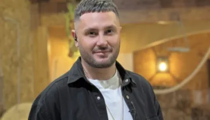 “Ejona, të dua!”/ Besi bën dedikimin më të bukur për partneren gjatë koncertit