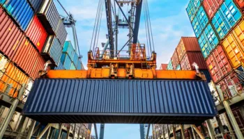 Eksportet, largimi i kompanive tkurr fasonin; industria automotive e vetmja me rritje