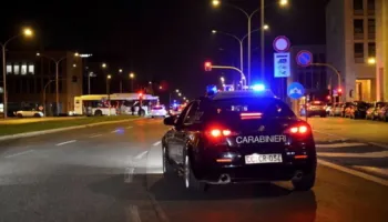 Ekzekutohet në makinë pas sherrit në lokal i riu shqiptar në Itali