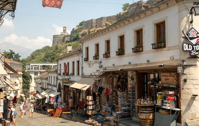 “El Pais” – Shqipëria kryeson mes destinacioneve më të preferuara të Ballkanit për turistët ndërkombëtarë