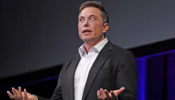 Elon Musk bëhet personi i parë në botë me një pasuri prej 800 miliardë dollarësh