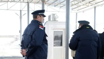 Emigranti nga Kosova keqtrajtohet në Serbi, i merren mbi 2 mijë euro për shkak të fotove me UÇK