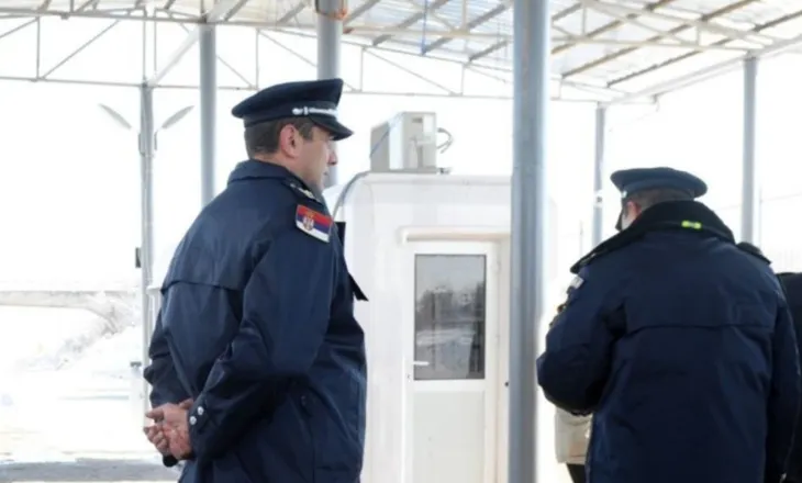 Emigranti nga Kosova keqtrajtohet në Serbi, i merren mbi 2 mijë euro për shkak të fotove me UÇK