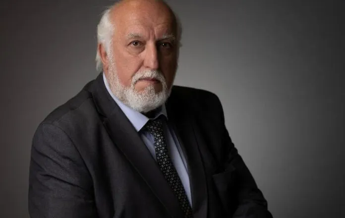 Emin Azemi: Me nanën, bri heshtjes që buron mall