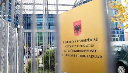 EMRAT / GJKKO shpall fajtorë dy persona, akuzohen për vepra penale në fushën e narkotikëve dhe krimit