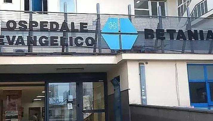 EMRI/ E rëndë në Itali, 23-vjeçarja gjendet pa jetë, në trup i gjenden shenja thike