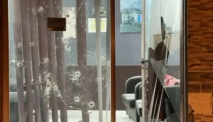 EMRI/ Qëlloi me 10 plumba drejt autorëve, ndalohet efektivi i policisë, ishte brenda berberhanes me nipin e Nikulajt