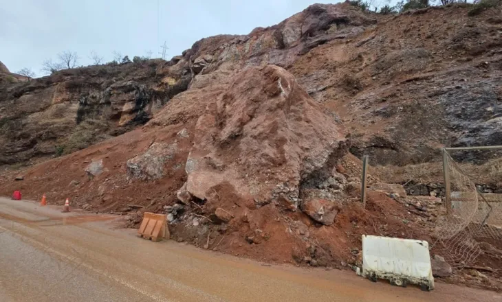 Ende me probleme aksi Librazhd-Qafë Thanë, shoferëve u kërkohet të kenë kujdes