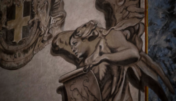 Engjëlli me fytyrën e Giorgia Melonit në bazilikën e San Lorenzos/ Restauratori i afreskut: Më urdhëroi Vatikani!