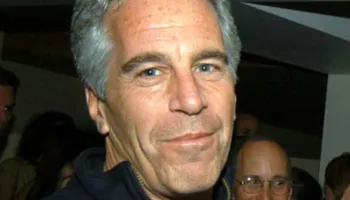 Epstein dhe aeroportet britanike: Policia nis hetimet për trafikim grash