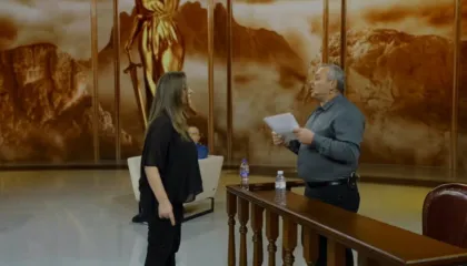 “Erdha të takoja nënën, e gjeta jashtë”, Laureta i kërkon llogari vëllait: Do mbash përgjegjësi për këtë!