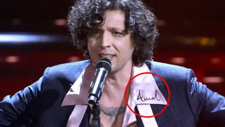 Ermal Meta në Sanremo, kuptimi i emrit të qëndisur në këmishë