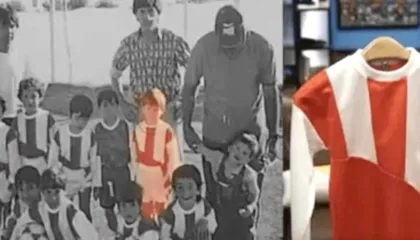 Fanela e parë e Leo Messit kur ishte 5-vjeçar, del në ankand / Do shitet me çmimin rekord prej…