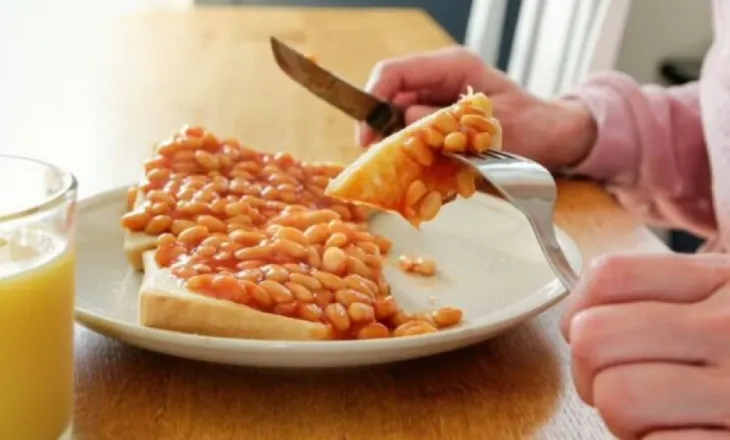 Fasule me bukë: ndihmojnë kolesterolin dhe zemrën – por me kujdes