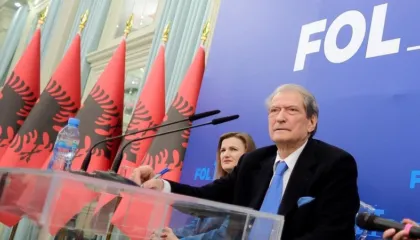 “Fatin e tij, do ta pësojë”/ Berisha: Kanë depozituar në Durrës mijëra tonelata helme të rrezikshme, 20 shkurti…