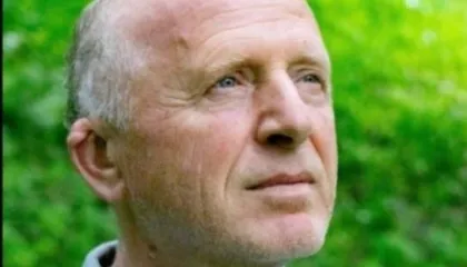 “Fërfëllizë”, poezi nga Enver Visoka