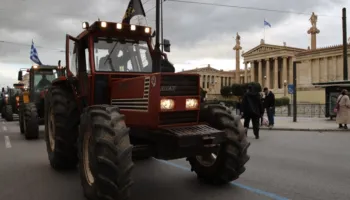 Fermerët grekë protestojnë në Athinë për vonesat në pagesat e subvencioneve
