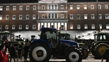 Fermerët grekë zhvendosin protestat e tyre në Athinë