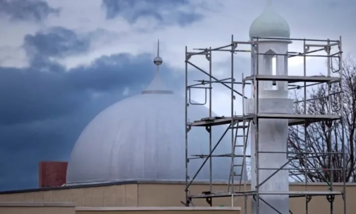 “Fetë forcojnë solidaritetin”/ Përurohet xhamia e parë në Turingi, landi gjerman i ekstremistëve të djathtë