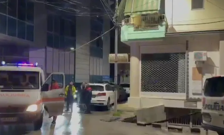 Fieraku zihet me dy venezueliane, u përplas derën në fytyrë