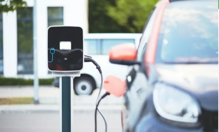 Fillon prodhimi masiv i baterisë së parë me jon natriumi për makina