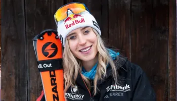 FLAMURI SHQIPTAR NGRIHET NE LOJERAT DIMERORE