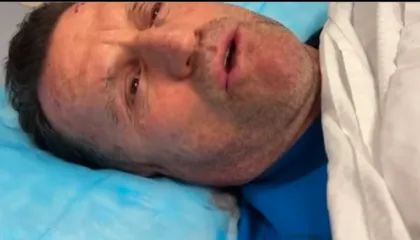 Flet nga spitali avokat Cakrani: Njëri po ofendonte, tjetri më goditi pas koke me mjet prerës