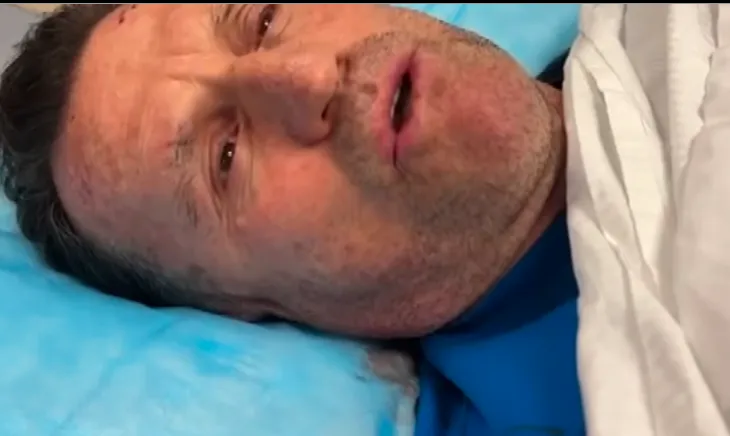 Flet nga spitali avokat Cakrani: Njëri po ofendonte, tjetri më goditi pas koke me mjet prerës