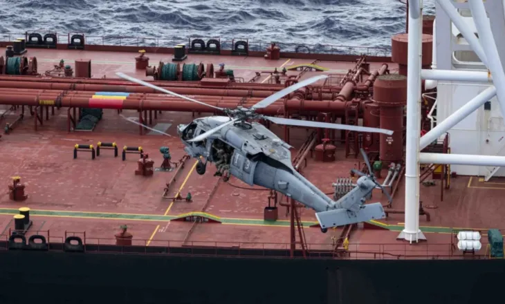 Forcat amerikane sekuestrojnë anijen cisternë me flamur panamez në detin Indian, dyshohet se kishte lidhje me iranin dhe Rusinë   