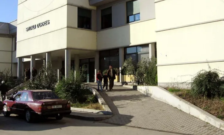 Foshnja humb jetën disa orë pas lindjes në Durrës, prindërit denoncojnë mjekët