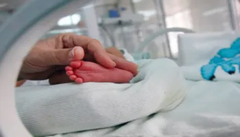 Foshnja humb jetën disa orë pas lindjes, procedohet penalisht mjeku në Durrës