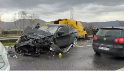 FOTO/ Aksidenti i rëndë në superstradën Lezhë-Milot, 2 persona në spital, si paraqitet gjendja e tyre