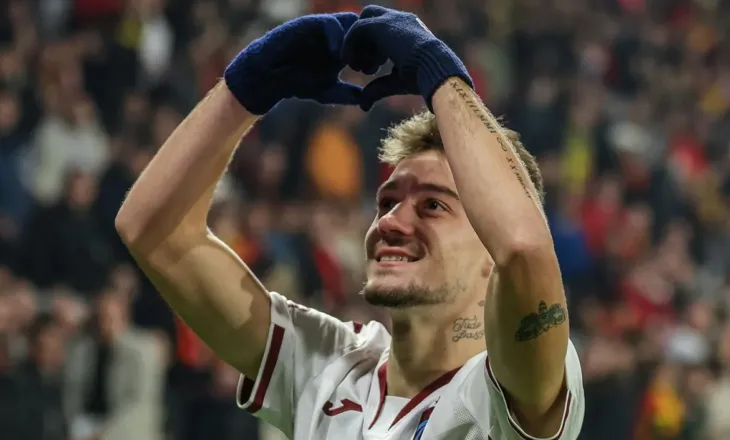 FOTO/ Anglia “thërret” Muçin, vëzhgues special në derbin e Stambollit