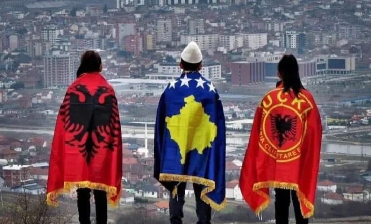Foto e ditës: Kosovë, Shqipëri dhe UÇK së bashku