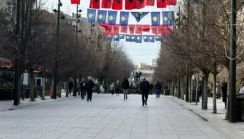 FOTO-LAJM/ Sheshi fillon të dekorohet, për 18-vjetorin e pavarësisë së Kosovës