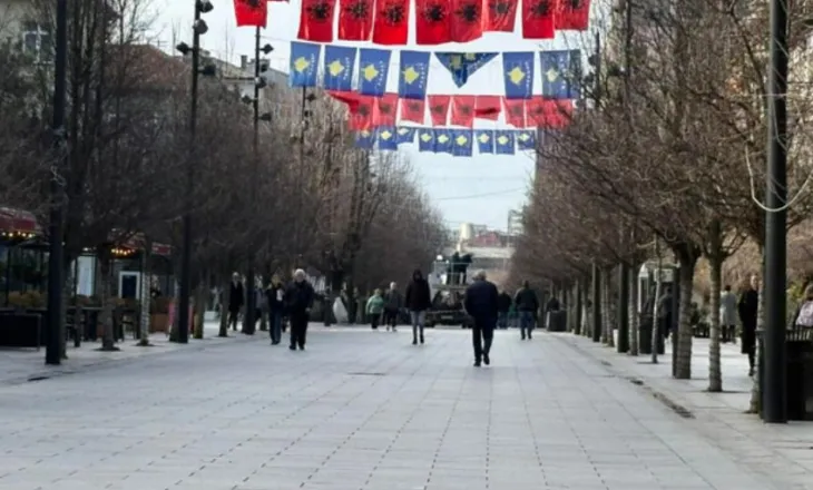 FOTO-LAJM/ Sheshi fillon të dekorohet, për 18-vjetorin e pavarësisë së Kosovës