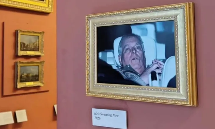 Fotografia virale pas arrestimit e ish-Princit Andrew varet në Muzeun e Luvrit në Paris (VIDEO)