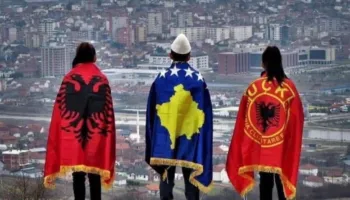 Fotoja e ditës: Kosovë, Shqipëri dhe UÇK së bashku
