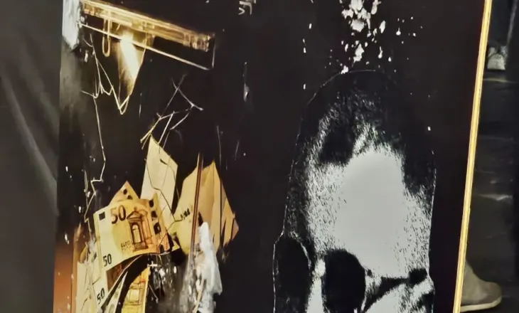 Fotolajm nga protesta, pankarta me spec dhe flamuri amerikan