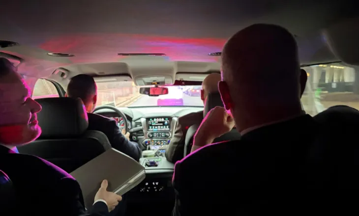 FOTOLAJM/ Rama drejt Bordit të Paqes, del fotoja e parë nga Washingtoni, ja kush ministër e shoqëron