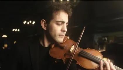 FOTO+VIDEO/ Violinisti Elvin Hoxha kap rekordin me dy koncertet e Felix Mendelssohn-it
