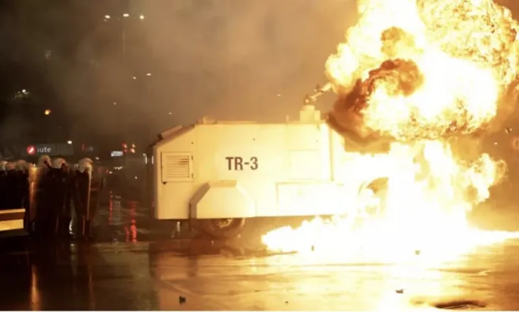 France24: Akuzat për korrupsion qeveritar çojnë në përleshje mes policisë dhe qytetarëve në Tiranë