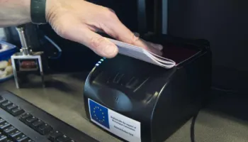 Frika e kaosit të udhëtimeve gjatë verës, shtyhet deri në shtator zbatimi i Sistemit të Hyrjes/Daljes në BE