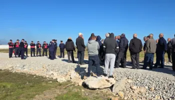 Frikë nga mbetjet, banorët e Porto Romanos në alarm: 2800 ton mbetje të rrezikshme ende pa zgjidhje