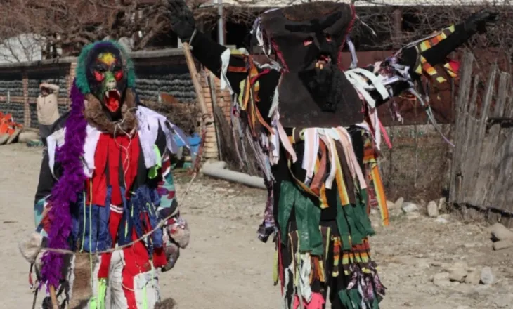 Fshati i Gjeorgjisë ringjall Berikaobën, një festival i lashtë pagan pranveror