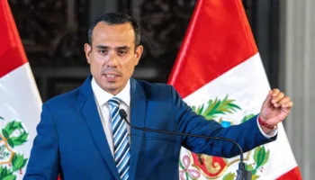 Fshehu takimet me biznesmenin kinez, Kongresi i Perusë shkarkon presidentin pas vetëm 4 muajsh në detyrë