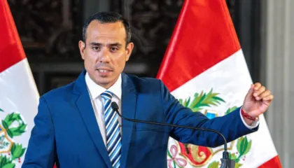 Fshehu takimet me biznesmenin kinez, Kongresi i Perusë shkarkon presidentin pas vetëm 4 muajsh në detyrë