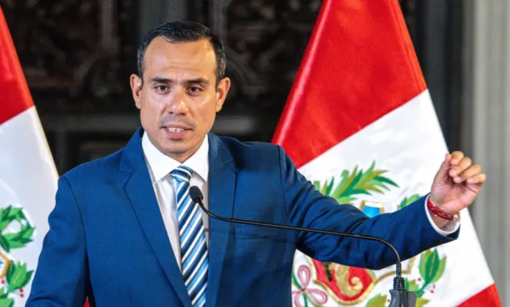 Fshehu takimet me biznesmenin kinez, Kongresi i Perusë shkarkon presidentin pas vetëm 4 muajsh në detyrë