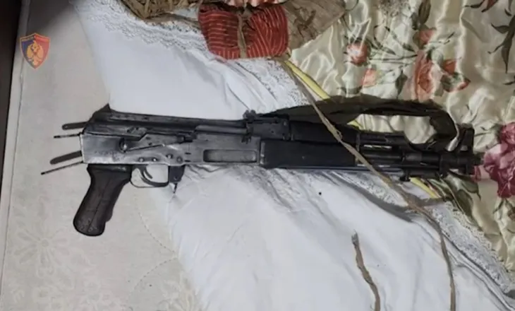 Fshihte në banesë kallashnikov pa leje dhe fishekë, arrestohet 48-vjeçari në Tiranë